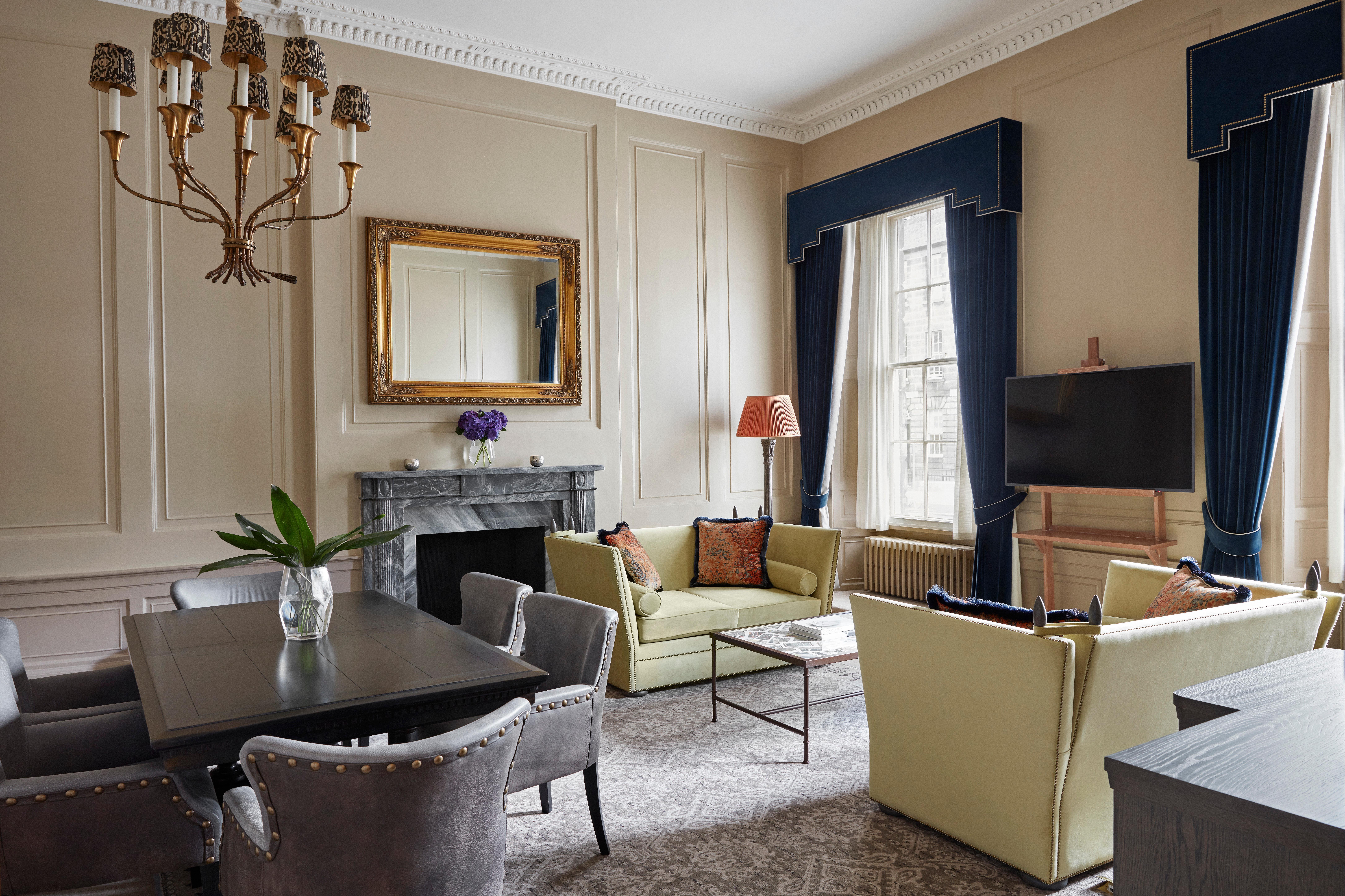 Kimpton Charlotte Square By Ihg Hotel Edinburgh Eksteriør billede The interior of a suite at the hotel